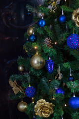 Obraz na płótnie Canvas Dark christmas decoration with toys on the tree.