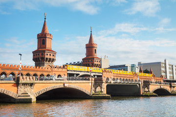 Fototapeta na wymiar Oberbaum bridge in Berlin