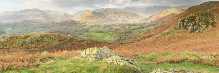 Fototapeta na wymiar Panorama from Loughrigg Fell in the Lake District