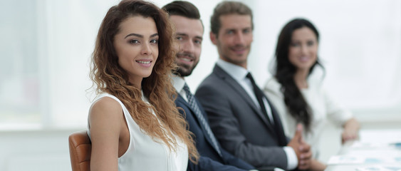 Obraz premium closeup.business team sitting in the conference room