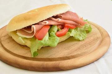panino con il prosciutto crudo