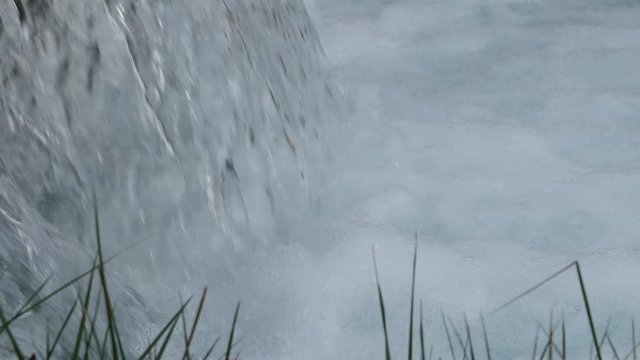 堰堤　流水