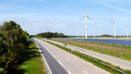 Autobahn in Norddeutschland, A 27 bei Bremerhaven in Richtung Cuxhaven