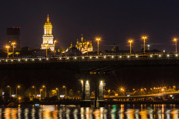 Fototapeta na wymiar Night view of Paton Bridge and Kiev-Pechersk Lavra