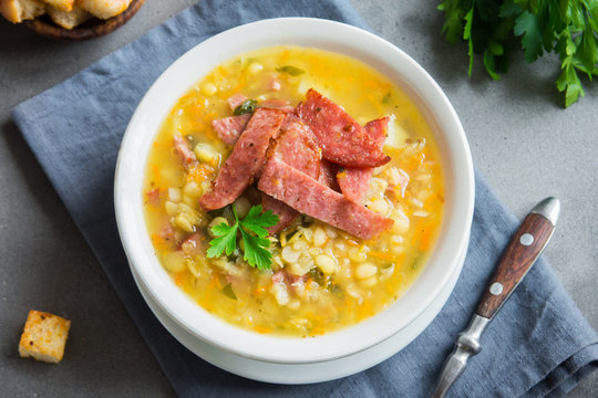 Split pea soup with smoked ham and croutons
