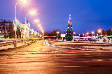 Fototapeta na wymiar Square with a Christmas tree