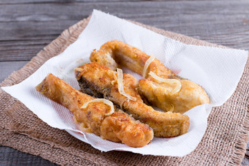 Fried fish is cooling on a paper towel