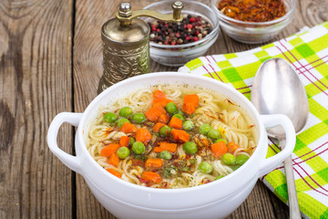 Vegetable soup with instant noodles