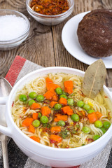 Vegetable soup with instant noodles