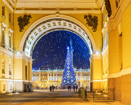 Christmas St. Petersburg. View of Palace Square through the arch of the General Staff