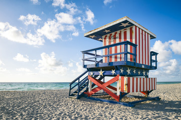 Fototapeta premium Colorful lifeguard tower on Miami Beach, Florida