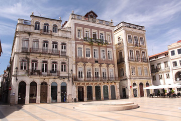 Fototapeta na wymiar Portugal, esplanade de la place de Maio à Coimbra