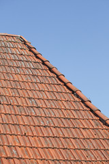 Rote Dachziegel, Dachziegelsteine,  Dach