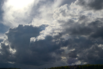 Fototapeta na wymiar Dunkle Wolken