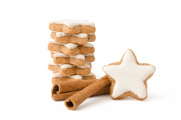 Haselnuss-Zimtsterne Stapel