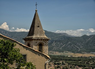 Fototapeta na wymiar Clocher de l'église de Montfort, Alpes-de-Haute-Provence, France