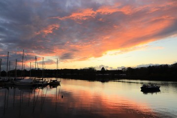 dramatischer Abendhimmel am Plüschowhafen