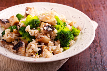 Rice, mushroom and broccoli casserole