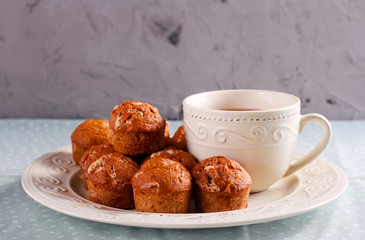 Mini cakes with white chocolate chips