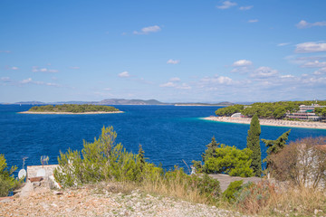 Sehensw&uuml;rdigkeiten und traumhafte Ansichten auf die paradiesische Bucht von Primosten, Kroatien