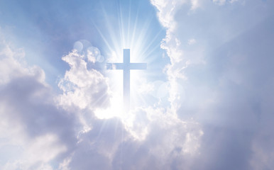 Naklejka premium Christian cross appears bright in the sky