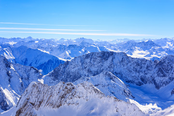 Fototapeta na wymiar Winter landscape with view to the Zugspitze 