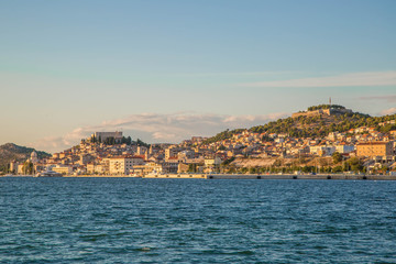 Panorama von Sibenik, Kroatien bei Sonnenuntergang