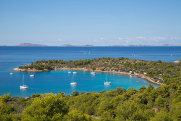 Fototapeta na wymiar Die kroatische Insel Murter mit dem Nationalpark Kornati im Hintergrund