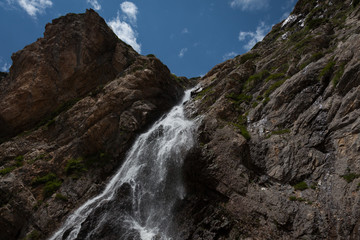 Obraz premium Waterfalls on the way - Amarnath Yatrah, 1. day from Chandanwari to Sheshnag, Kashmir, India