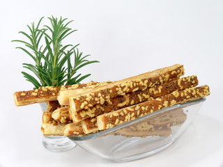 blätterteigstangen mit rosmarin und parmesan