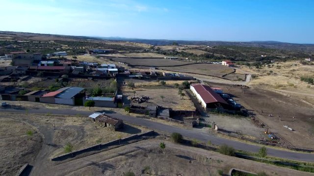 Drone en Garrovillas de Alconétar, villa y municipio español, en la provincia de Cáceres, Extremadura, España. Video aereo con Dron