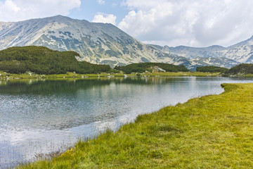 Fototapeta na wymiar Todorka peak and Muratovo lake, Pirin Mountain, Bulgaria