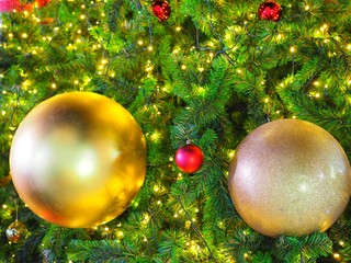 Obraz na płótnie Canvas Many gold and red ornament shiny ball on Green Christmas tree. Can use for background and add text. 