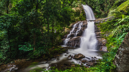 Fototapeta premium Fresh Waterfall Cliff 