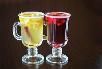 Mulled wine, lemon, cinnamon.
