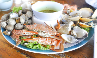 steamed seafood with dip