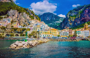 Keuken foto achterwand Positano strand, Amalfi kust, Italië Prachtig Italië. De kleine haven van het dorp Amalfi met een turquoise zee en kleurrijke huizen op de hellingen van de kust.