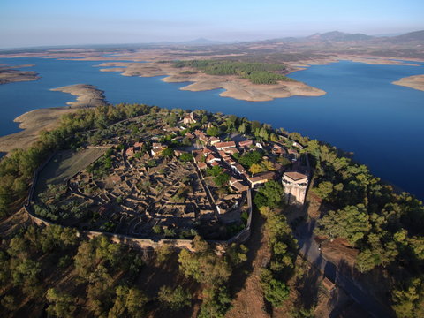Granadilla desde el aire. Antiguo señorío de Granada y villa amurallada de origen feudal en  Cáceres, Extremadura