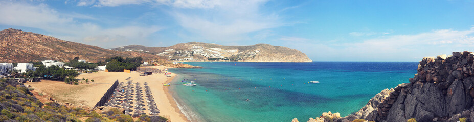 Fototapeta na wymiar Panorama eines Strandes auf der griechischen Insel Mykonos