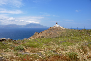 Fototapeta na wymiar Landschaft mit Leuchtturm auf Mykonos, Griechenland