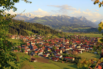 Fototapeta na wymiar Burgberg - Mai - Steinbruch - Allgäu - Panorama