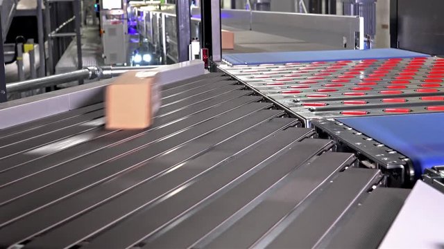 Parcels and foil bags on conveyors