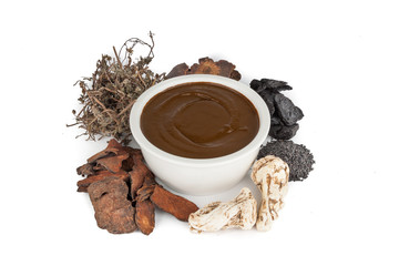 Herbal traditional Chinese medicine preparation for treating hair and scalp