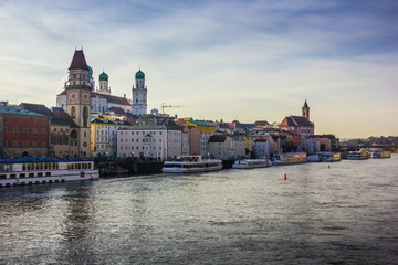 Obraz premium View of Passau with Danube river, embankment and cathedral, Bavaria, Germany