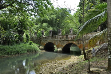 Fototapeta premium Stone Bridge on Martha Bree River in Jamaica