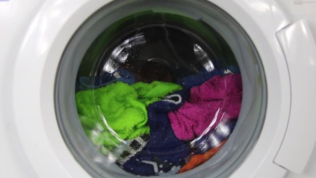 Buntw&auml;sche in der Waschmaschine