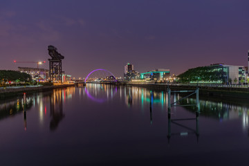 Naklejka premium night panorama of the city of Glasgow in Scotland