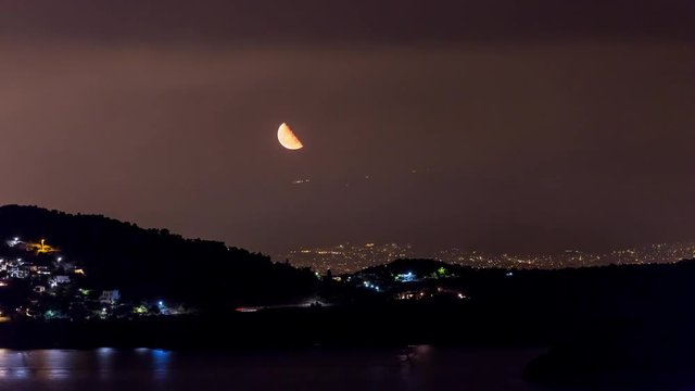 4K Timelapse at Salamina Island by night with the Moonrise
