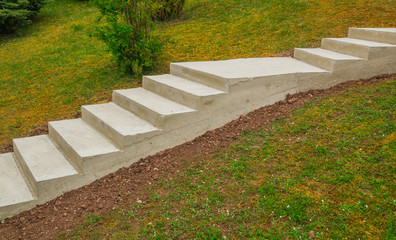 Gartenarchitektur Außentreppe im Rohbau aus Beton - Garden architecture Exterior staircase in...