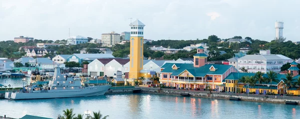 Foto op Plexiglas Nassau in de schemering Panorama © Ramunas